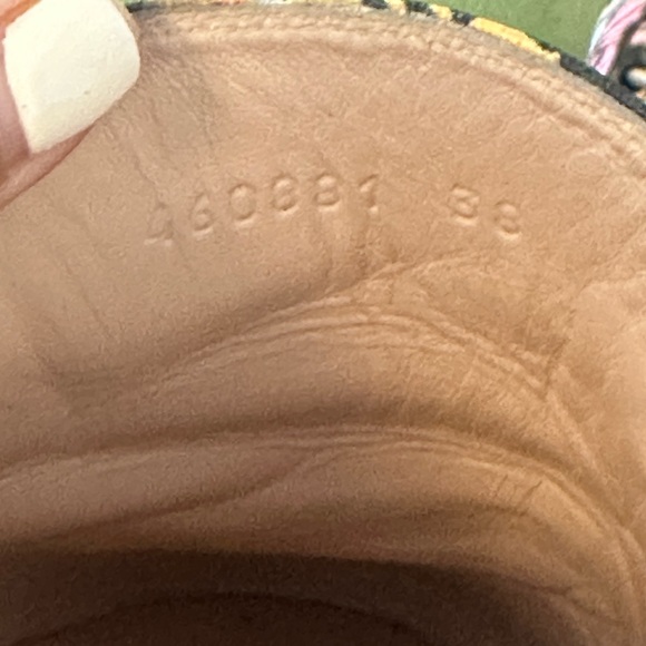 Excellent pre loved conditions Gucci Flats - Picture 5 of 16